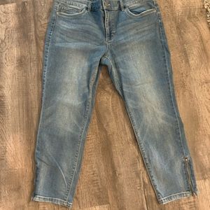 White House Black Market Like New Cropped Jeans - WHBM - size 12